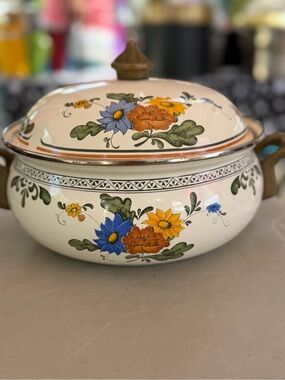 Vintage Asta Floral Pot